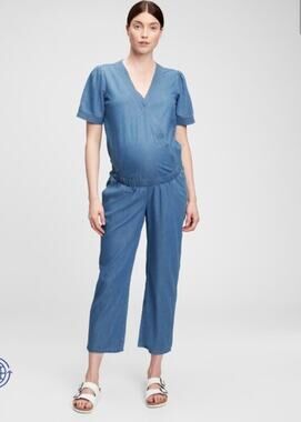 GAP MATERNITY NWT Chambray Denim Short Sleeve Maternity Jumpsuit // S